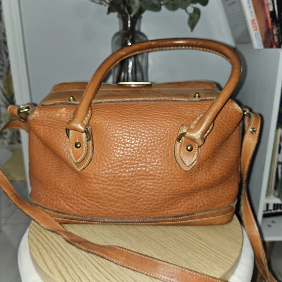 🦆Vintage Dooney & Bourke Doctor Bag Satchel British Tan Crossbody🦆 - Picture 3 of 11